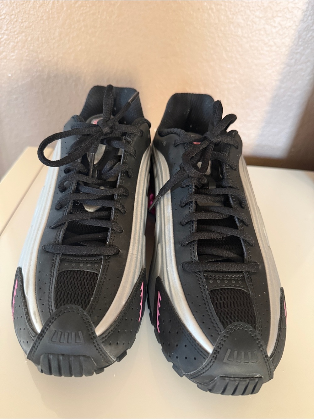Nike Shox R4 sneakers in pink and metallic silver 8.5 - Picture 3 of 7
